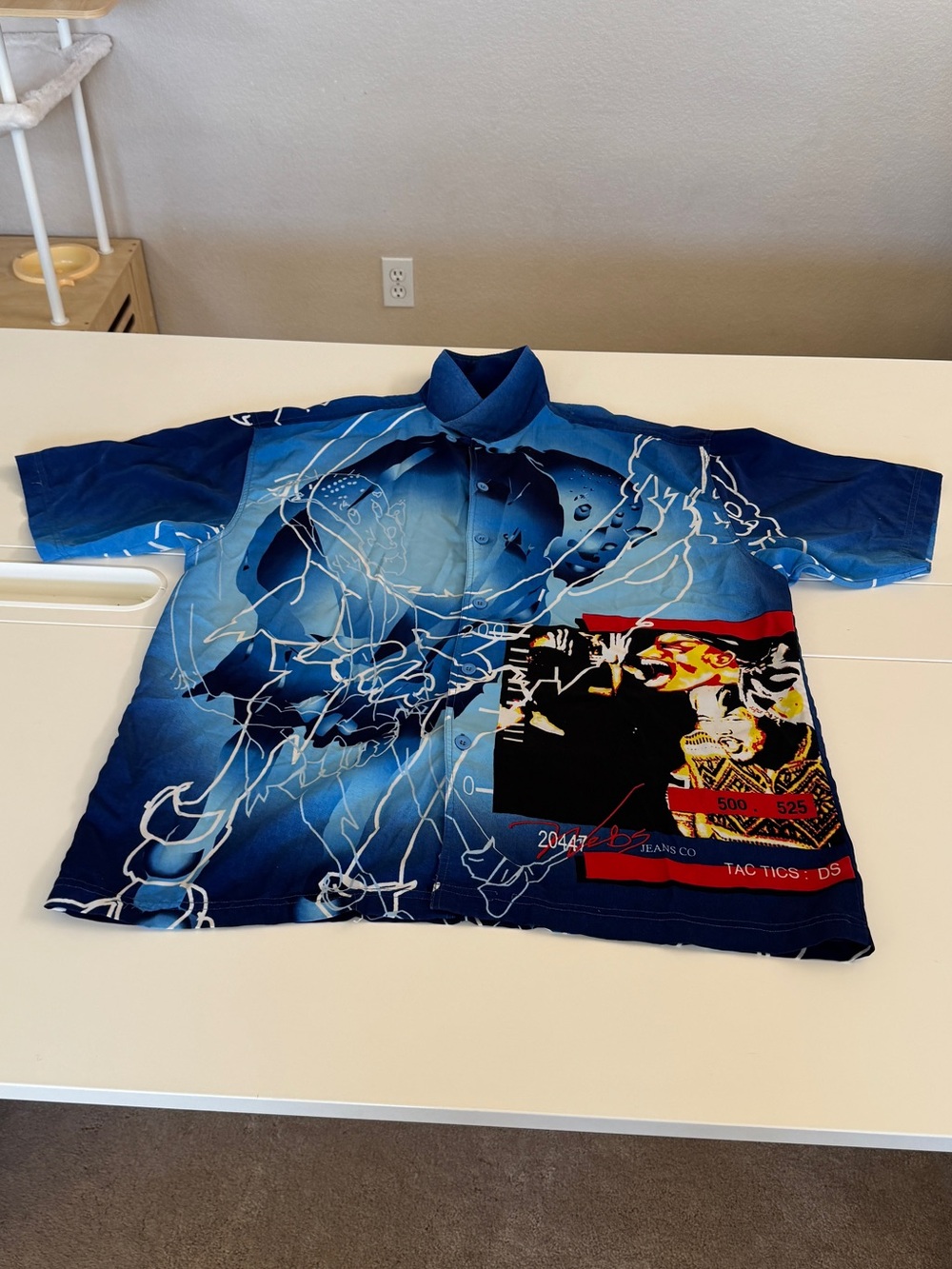 Men's Blue Short-Sleeve Graphic Button-Down Shirt